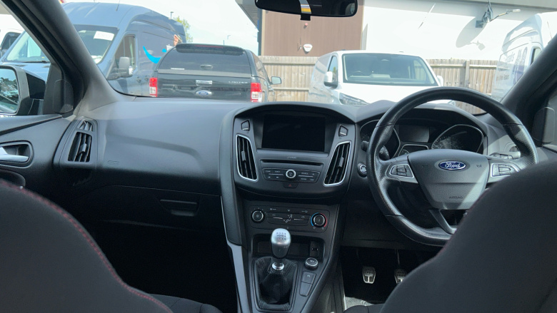 Ford Focus 1.0 EcoBoost 140 ST-Line Navigation 5dr Petrol Hatchback